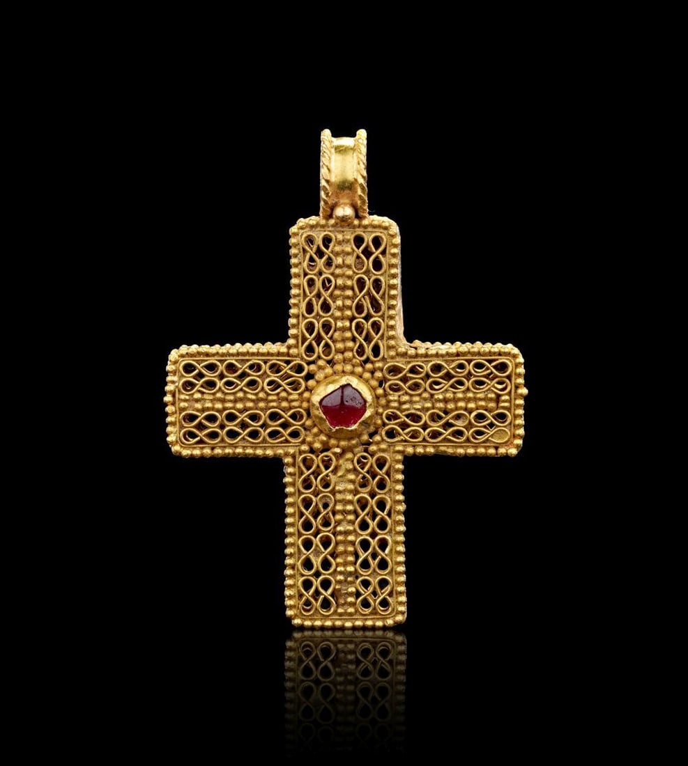 A BYZANTINE GOLD FILIGREE CROSS WITH GARNET, CIRCA 11TH CENTURY: A BYZANTINE GOLD FILIGREE CROSS WITH GARNET Circa 11th Century A.D. Fashioned from high-karat gold,