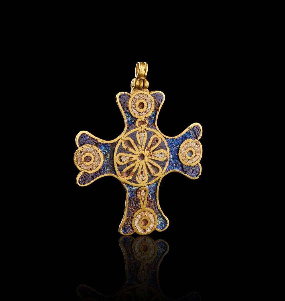 A LATE BYZANTINE GOLD CROSS WITH ENAMEL, CIRCA 11TH-12TH CENTURY: A LATE BYZANTINE GOLD CROSS WITH ENAMEL, CIRCA 11TH-12TH CENTURY A Late Byzantine gold cross pendant, circa 11th-12th century, with flared arms and rounded terminals, fitted with a suspension loop abo