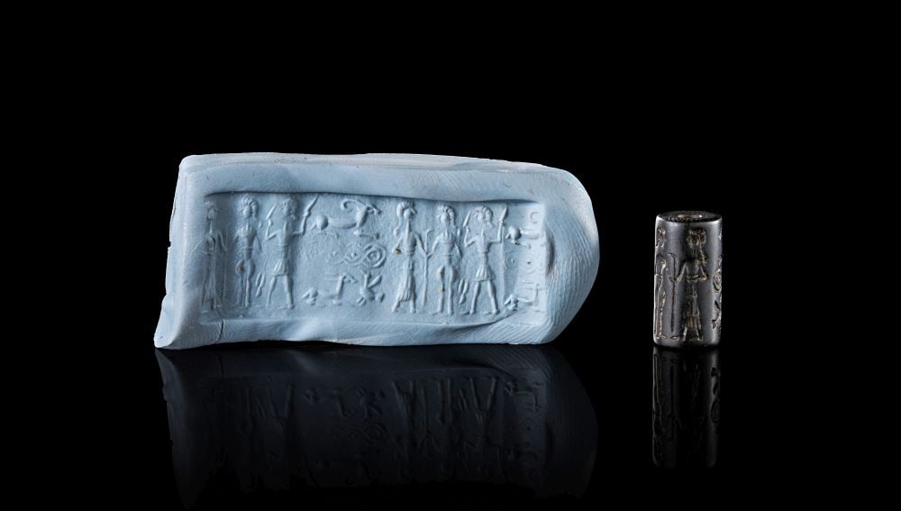 AN EXCEEDINGLY RARE CYPRO MINOAN HEMITATE CYLINDER SEAL, CIRCA 1350 B.C.E. (1 of 4)