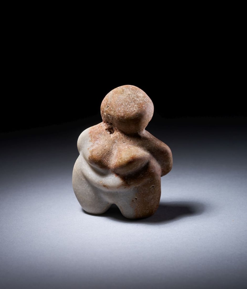 AN ANATOLIAN STONE MOTHER GODDESS NEOLITHIC PERIOD, CIRCA 6TH MILLENNIUM B.C.: AN ANATOLIAN STONE MOTHER GODDESS NEOLITHIC PERIOD, CIRCA 6TH MILLENNIUM B.C. Height: 11cm Provenance: Important Poland Collection, Up To 2015. By Decent By The Previous Family Collection, Poland-Gree