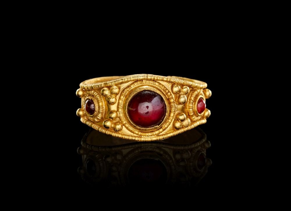 A ROMAN GOLD AND GARNET RING CIRCA 1ST CENTURY B.C.-1ST CENTURY A.D. (1 of 3)