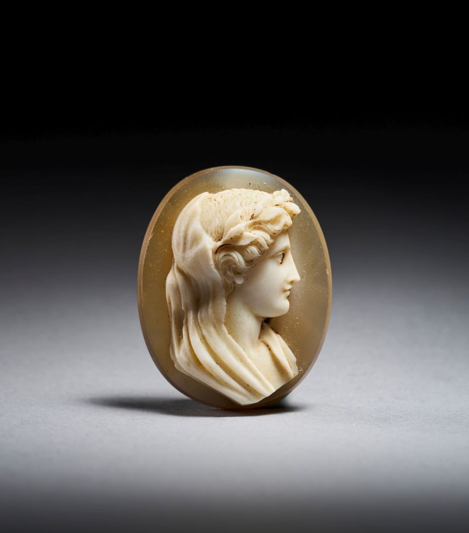 A LARGE AGATE CAMEO PORTRAIT OF AN EMPRESS, CIRCA: 1ST CENTURY A.D. OR LATER. (1 of 3)