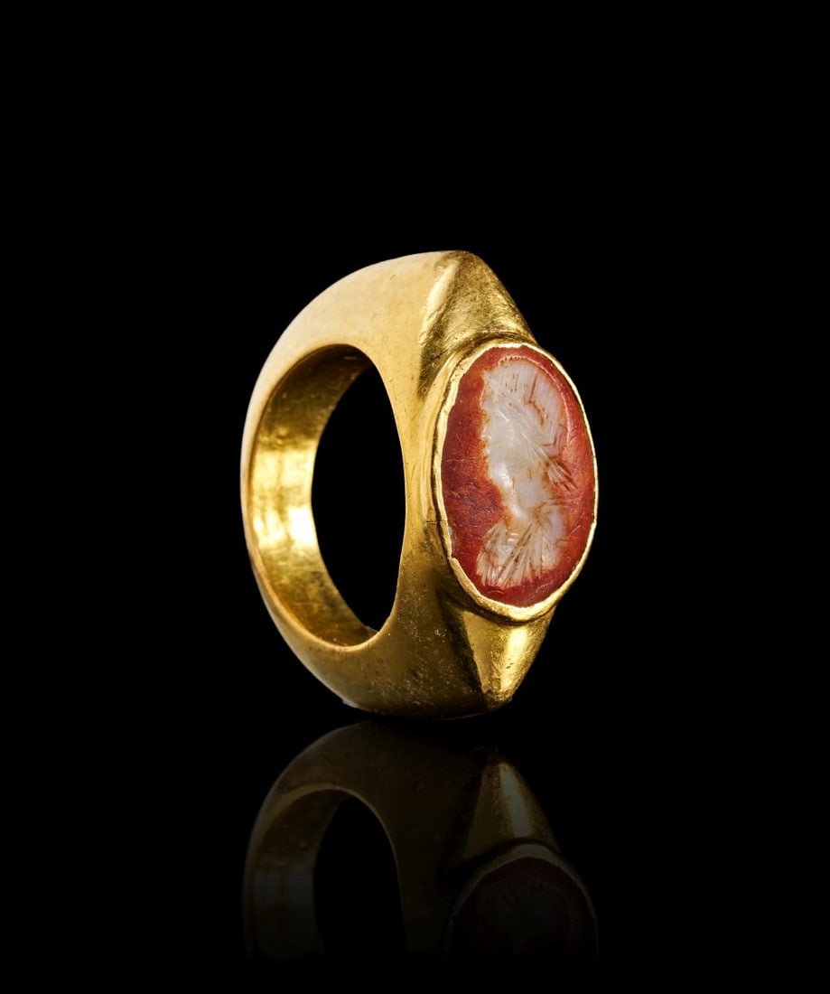 A ROMAN GOLD & AGATE INTAGLIO BUST RING, CIRCA 1ST-2ND CENTURY A.D. (1 of 2)