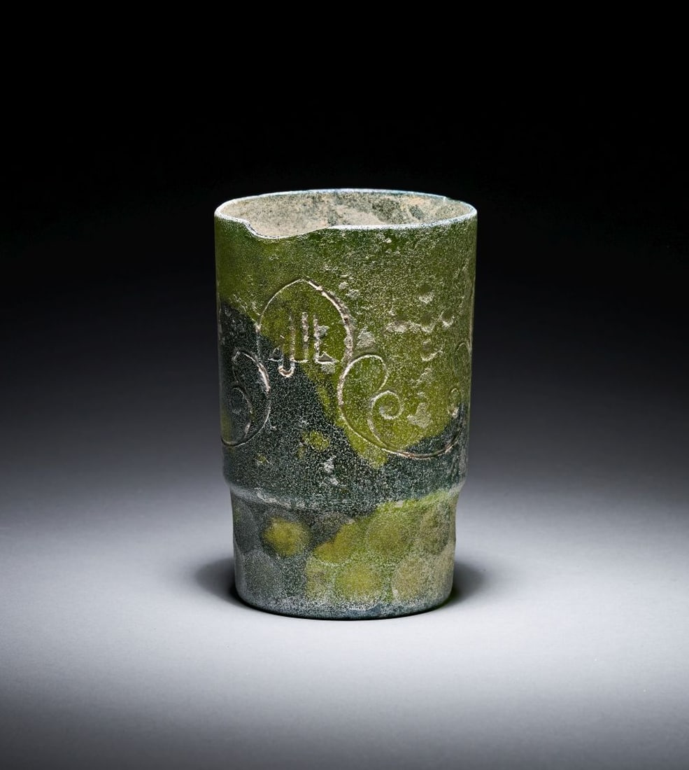 AN INSCRIBED ISLAMIC GREEN GLASS BEAKER (1 of 6)