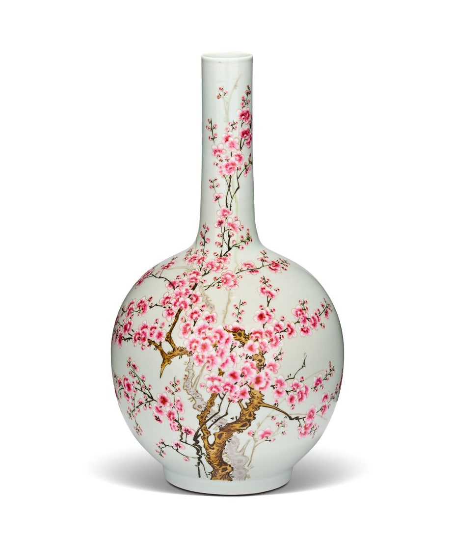 A LARGE CHINESE FAMILLE ROSE "PEACH TREE" BOTTLE VASE, QING DYNASTY (1644-1911) (1 of 7)