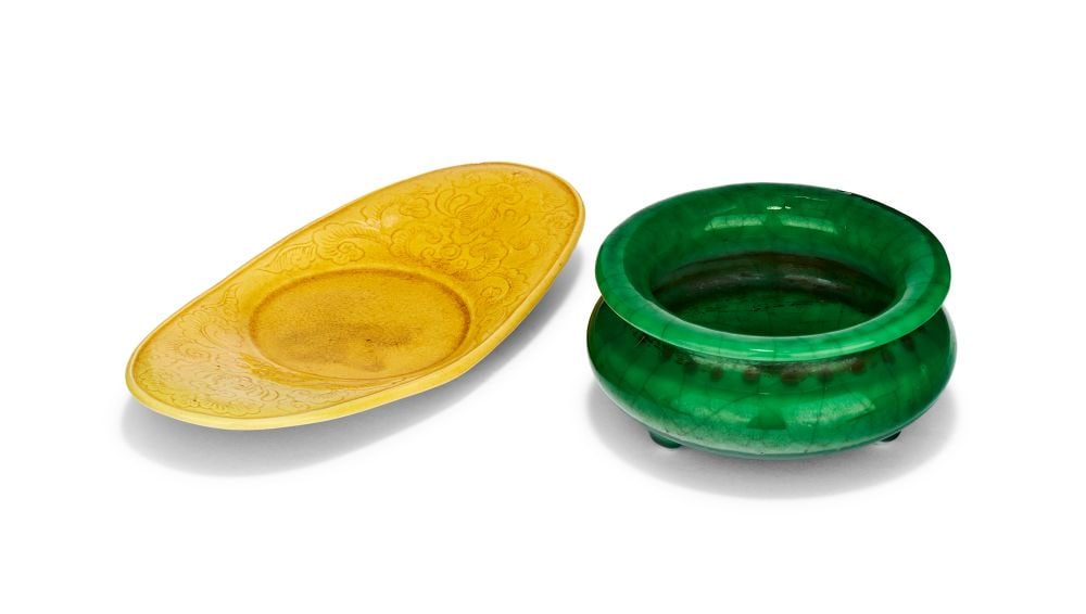 A YELLOW MONOCHROME DISH & A GREEN MONOCHROME INCENSE BURNER, QING DYNASTY (1644-1911) (1 of 5)