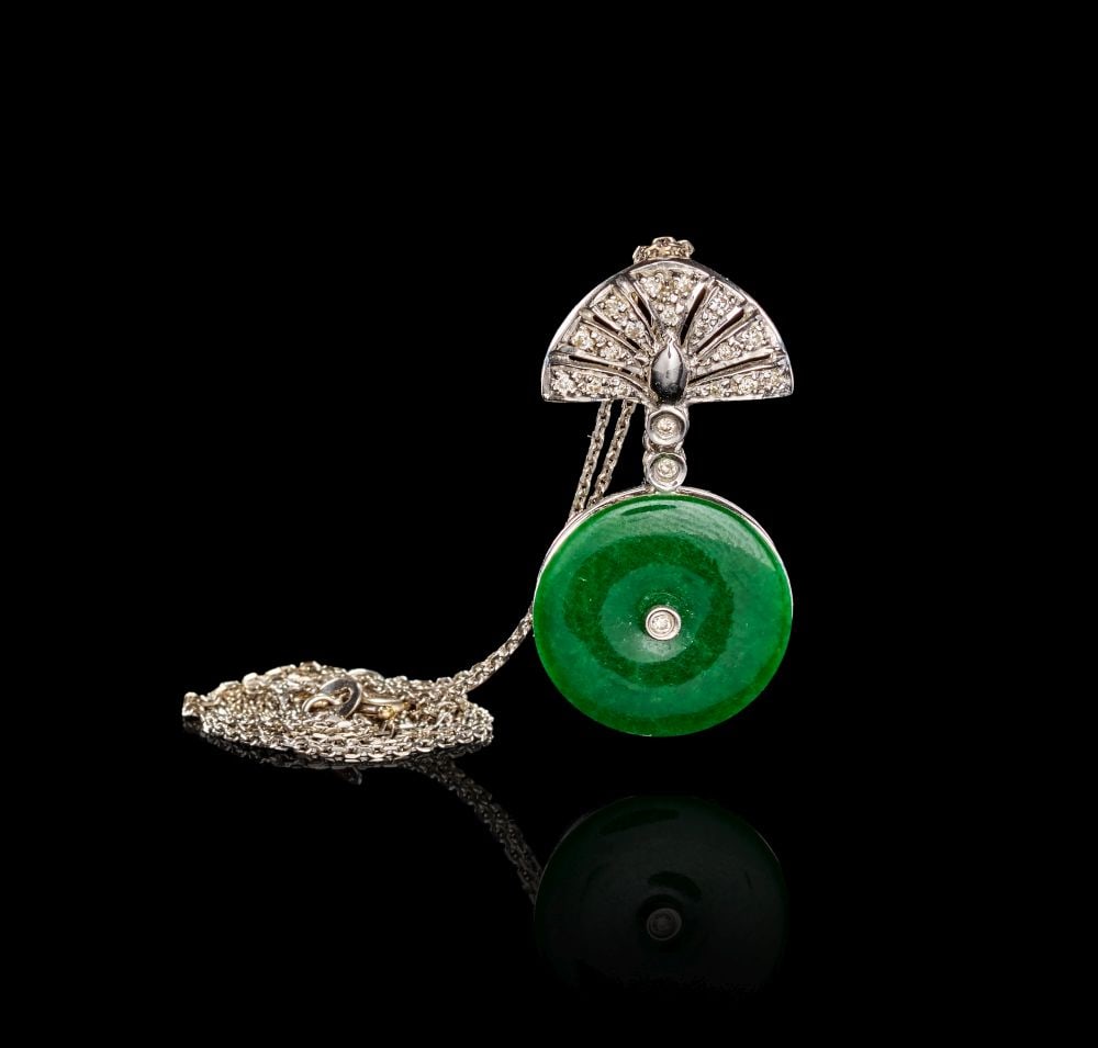 AN EXCEPTIONAL CHINESE JADE DISC SET ON A DIAMOND MOUNT, WITH A GOLD CHAIN, REPUBLIC PERIOD (1 of 1)