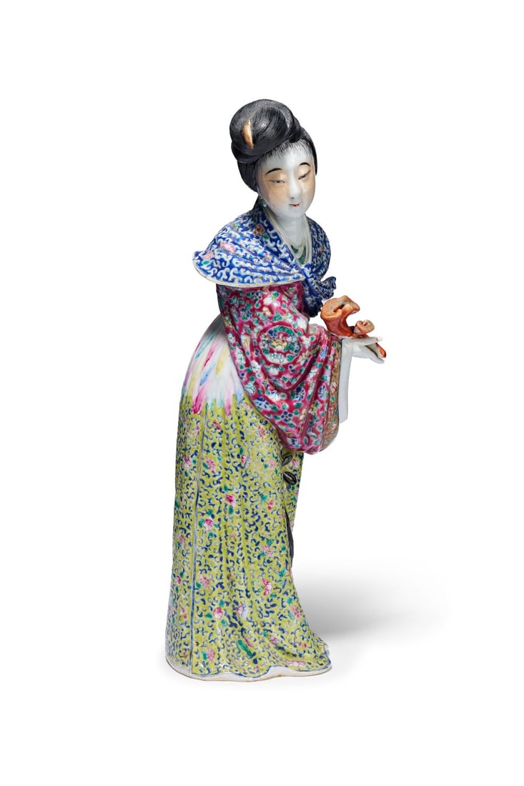 A CHINESE FAMILLE ROSE FIGURE OF A STANDING LADY, WITH INSCISED MARK, REPUBLIC PERIOD (1 of 8)