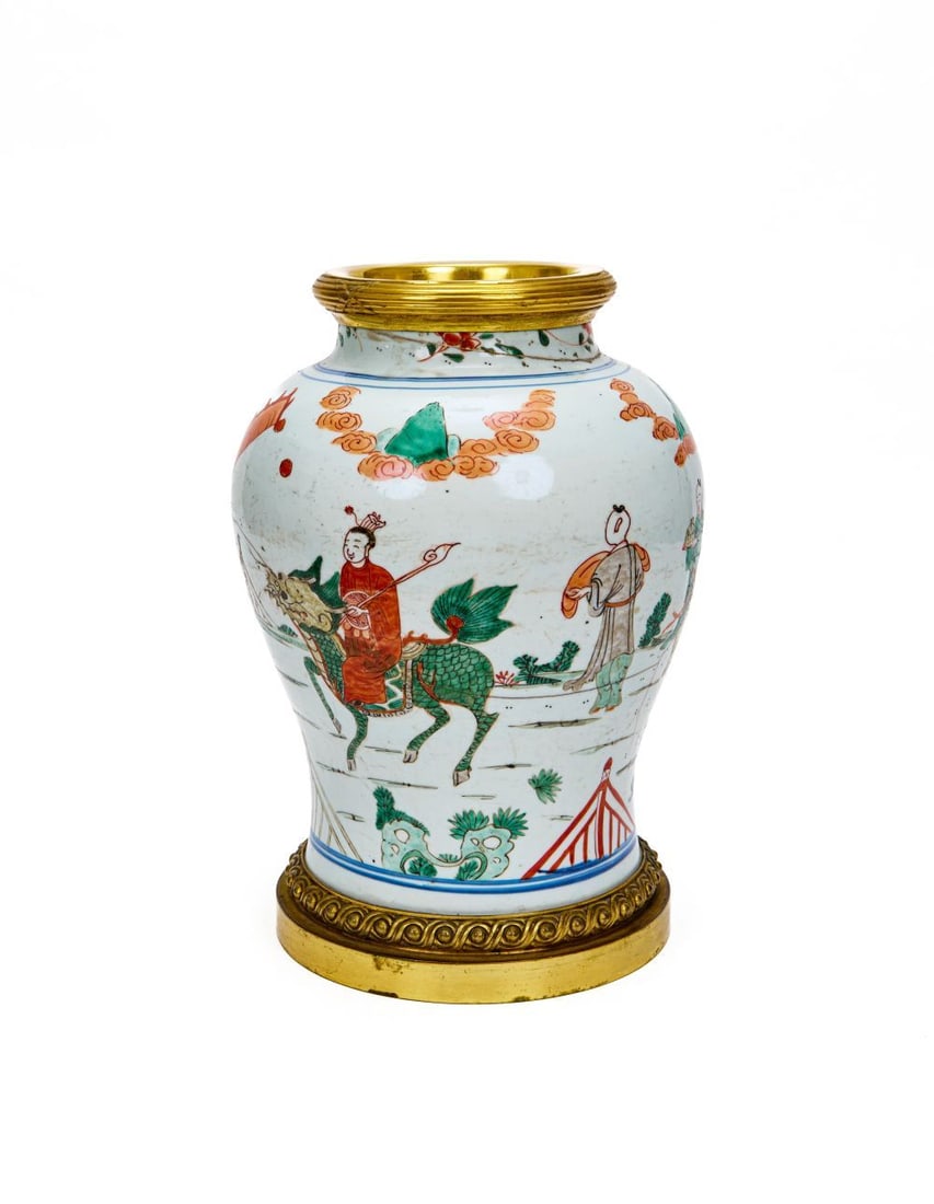 A CHINESE FRENCH MOUNTED WUCAI VASE, KANGXI PERIOD (1662-1722) (1 of 3)
