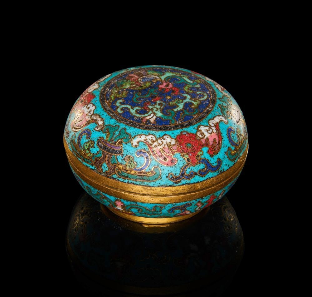 A CHINESE CLOISONNE ENAMEL CIRCULAR BOX AND COVER QIANLONG PERIOD (1736-1795) (1 of 5)