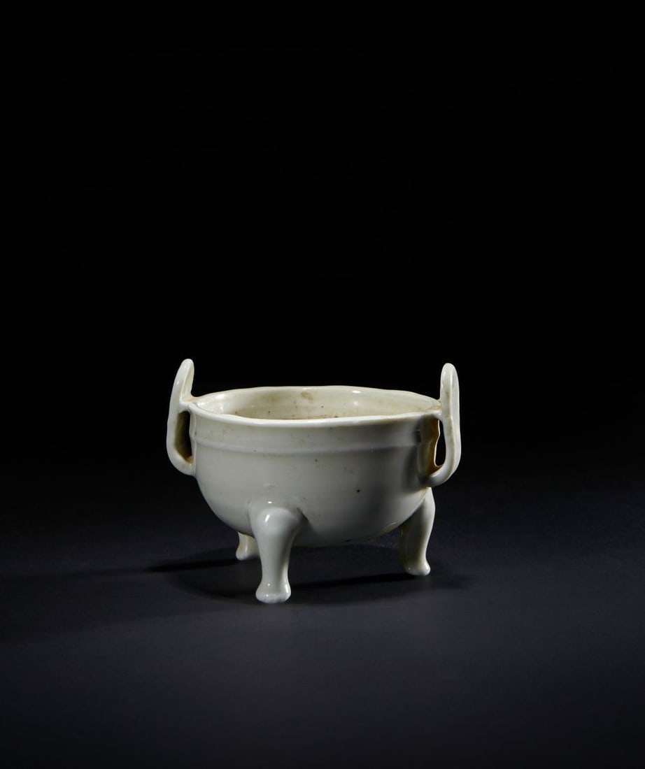 AN UNUSUAL WHITE-GLAZED TRIPOD CENSER, YUAN/EARLY MING, 14TH/15TH CENTURY (1 of 3)