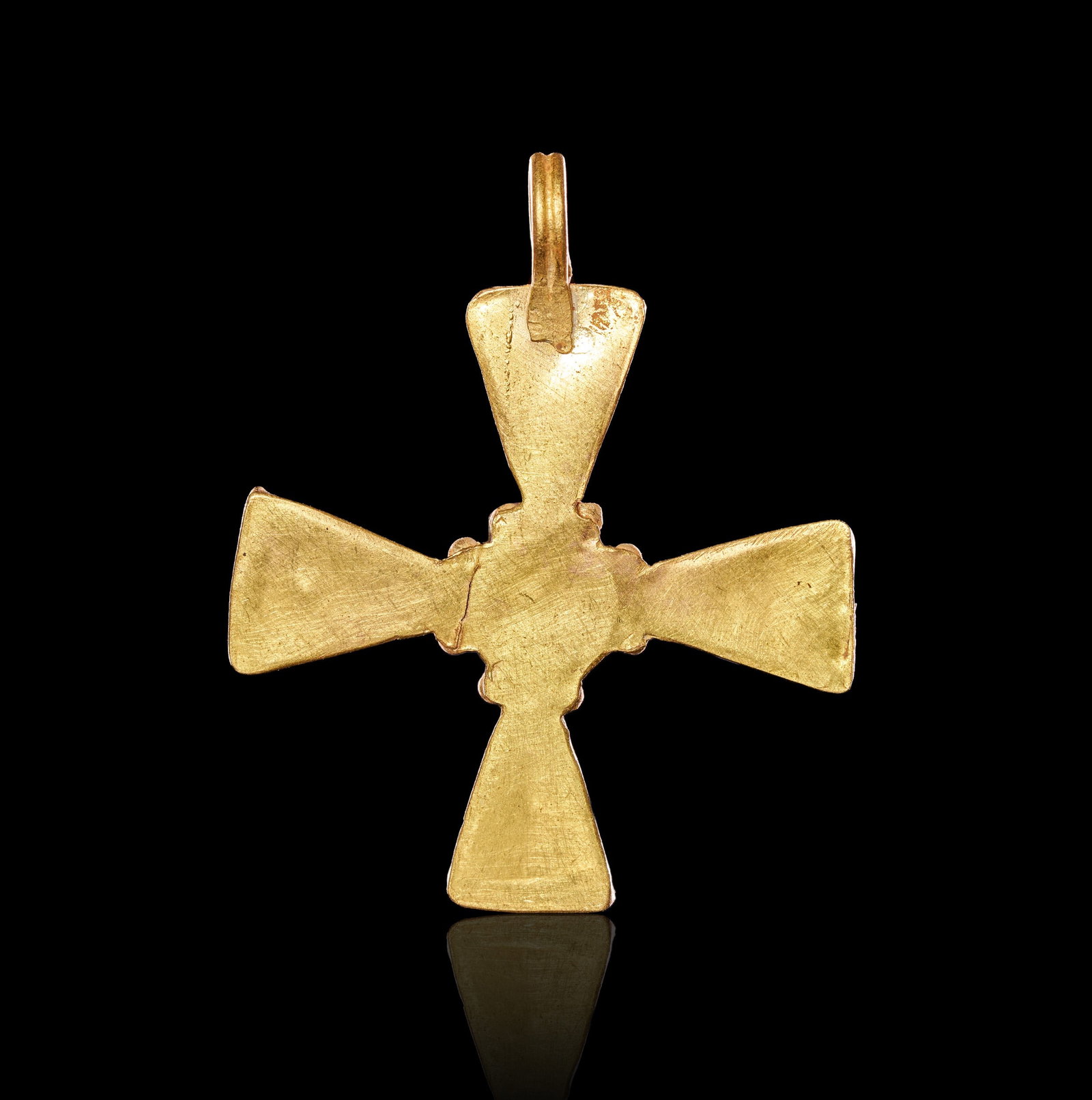 A BYZANTINE GOLD & GARNET CROSS, CIRCA 8TH CENTURY A.D.: A BYZANTINE GOLD AND GARNET CROSS PENDANT, CIRCA 8TH CENTURY A.D.Of equal-armed form, the four arms flaring outward from a central roundel and each set with a cabochon garnet cut to the trapezoidal sh