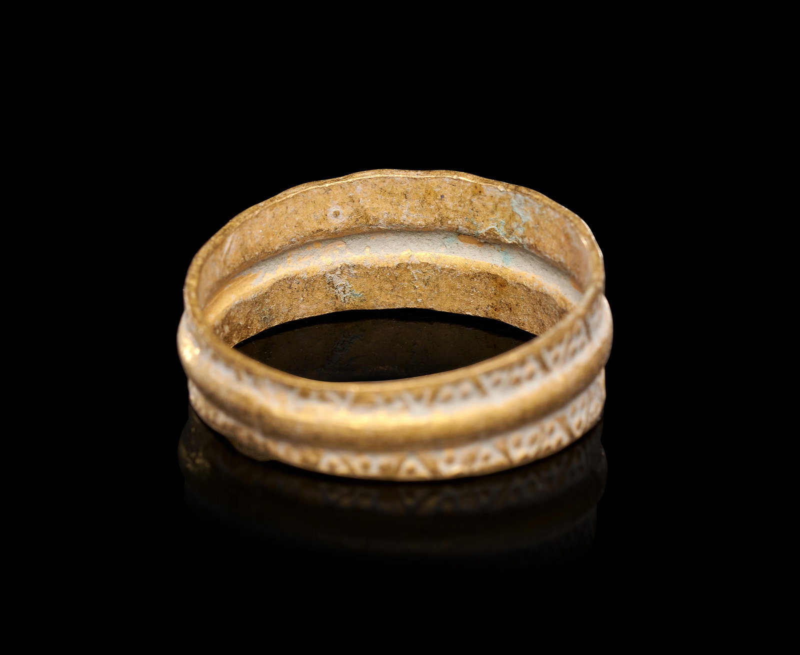 A VIKING GOLD RING, CIRCA 9TH-10TH CENTURY A.D. (1 of 1)