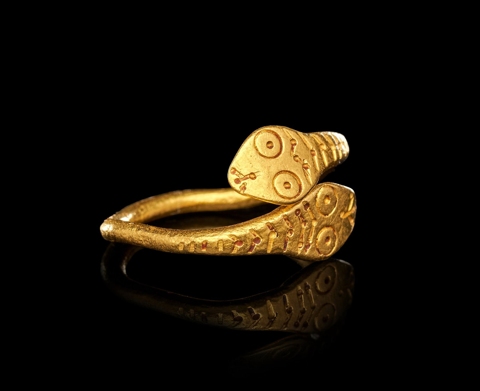 A GRAECO-ROMAN GOLD SNAKE RING CIRCA 1ST CENTURY B.C.-1ST CENTURY A.D.: A GRAECO-ROMAN GOLD SNAKE RING, CIRCA 1ST CENTURY B.C.-1ST CENTURY A.D.Formed from a single tapering rod of gold coiled into an open hoop, the two terminals rising and crossing to form opposing serpen