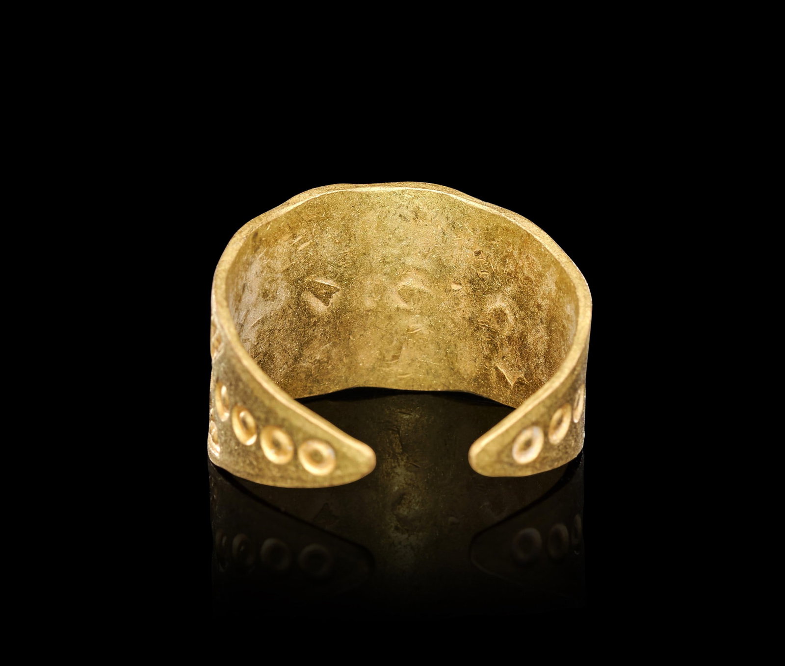 A VIKING GOLD RING, CIRCA 9TH-10TH CENTURY A.D. (1 of 1)