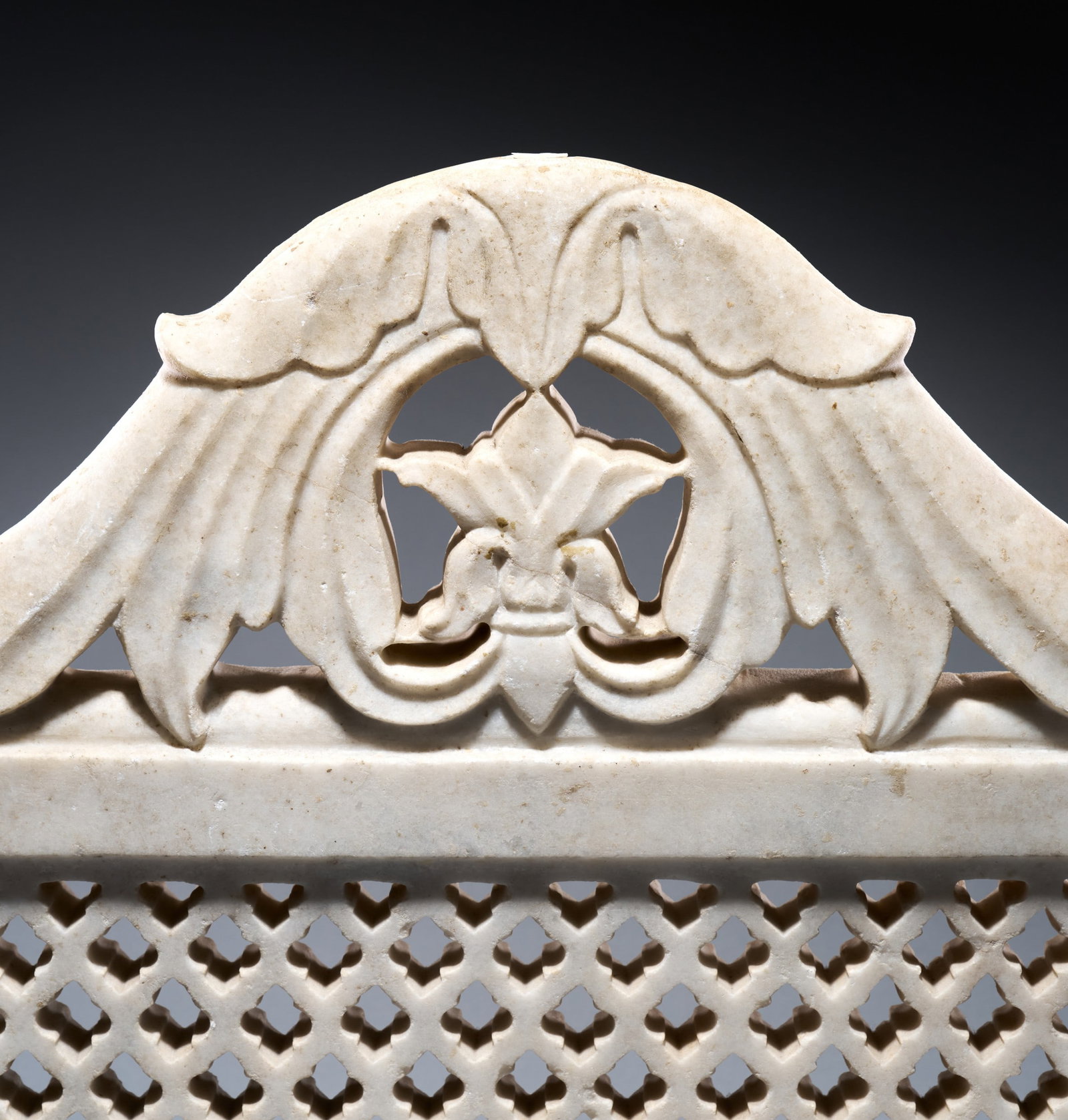 AN INDIAN CARVED AND PIERCED MARBLE 'JALI' SCREEN 20TH CENTURY (1 of 2)