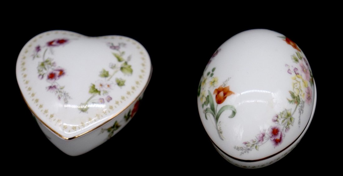 Wedgewood Bone China Mirabelle Pattern Trinket/Pill Boxes: Lovely Wedgewood bone china Mirabelle pattern trinket/pill boxes in outstanding vintage condition. Featured is the egg and heart shaped boxes which are a rare find, especially the heart shaped box. Th
