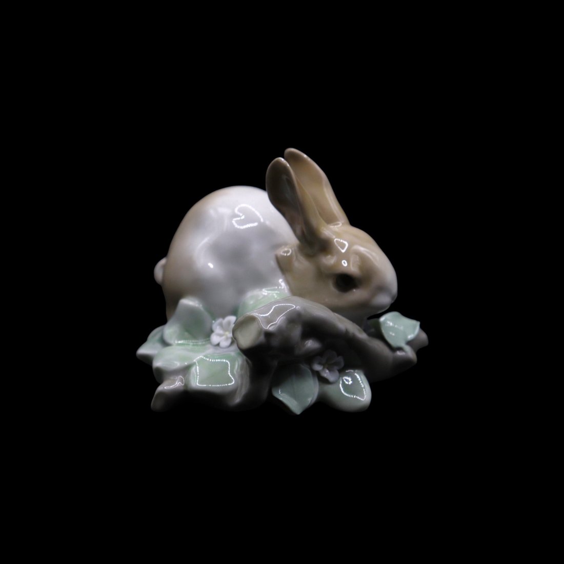 Lladró “ Rabbit Eating” Porcelain Figurine (1 of 6)