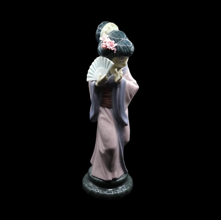 Lladró “Chrysanthemum” or “Timid” Porcelain Figurine: Lladró “Chrysanthemum” or “Timid” Geisha porcelain figurine. This piece is in great vintage condition with some slight loss to one or two of the petals of the flowers and no other not
