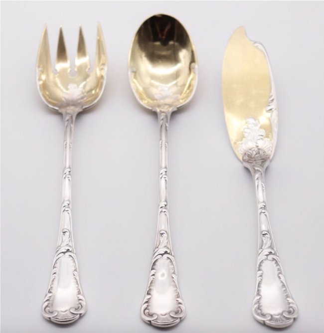 Christofle Louis XV Chrysanthemum Pattern Silverplated Gilt Large Serving Utensils: Rare and beautiful Christofle Louis XV chrysanthemum silver plated gilt large serving utensils in great vintage condition. They show some signs use and scuffing consistent with wear and polishing. The