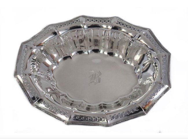 Gorham Sterling Silver Reticulated Serving Bowl: Beautiful Gorham sterling silver reticulated serving bowl in great antique condition. This piece is monogrammed with either a B or R in the center. Absolutely gorgeous design and an eye catching piece