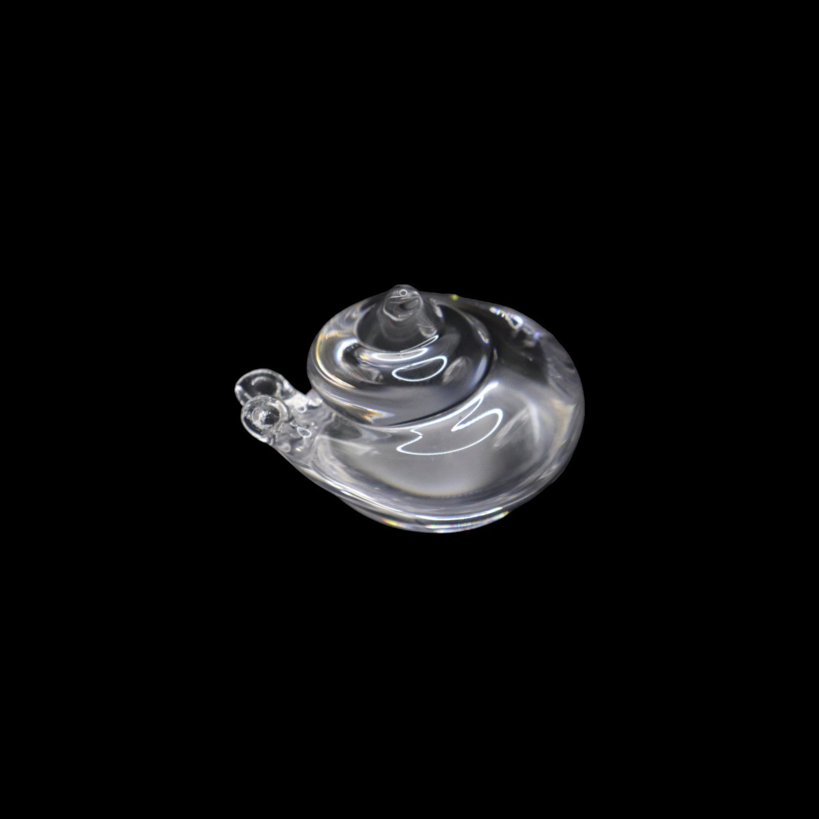 Kosta Boda Art Glass Snail Paperweight or Figurine: Adorable Kosta Boda Art glass paperweight in the shape of a snail. The piece is in great vintage condition with no noticeable chips, no deep scratches, no cracks and no repairs. This piece would make