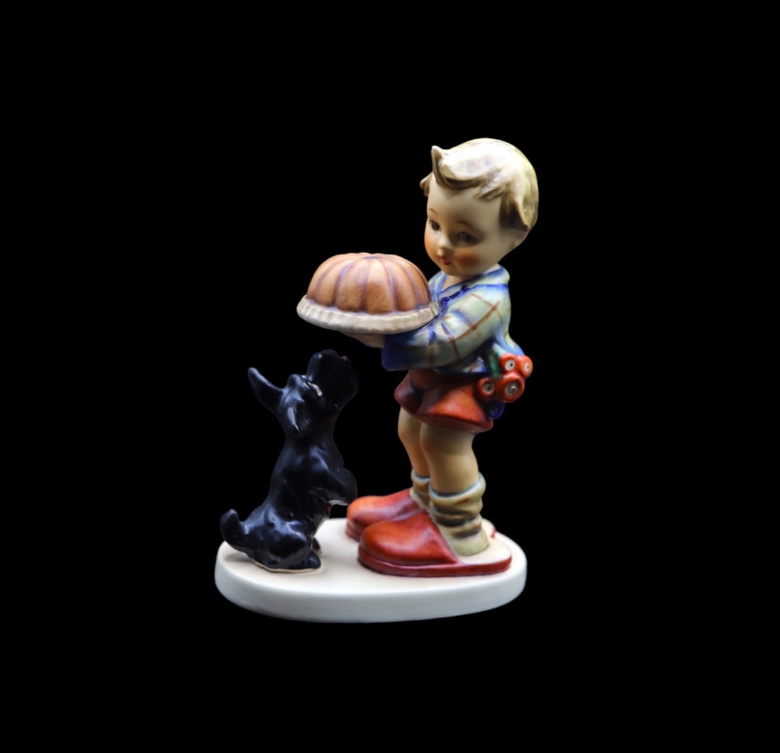 Goebel Hummel Porcelain “Begging His Share” #9 Figurine - TMK6 (1 of 6)