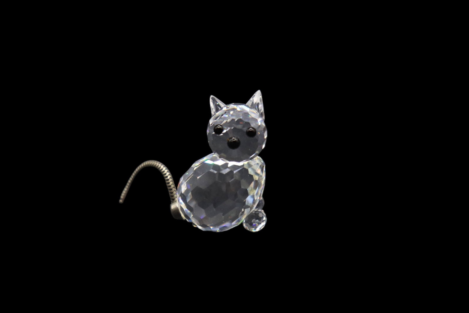 Swarovski Crystal “Pets Corner” Mini Cat w/ Head Turned Figurine: Swarovski Crystal mini seal figurine, part of the pets corner collection. In great condition with no damaged. Approximately 1 1/4” inches tall.Does not come with packaging.