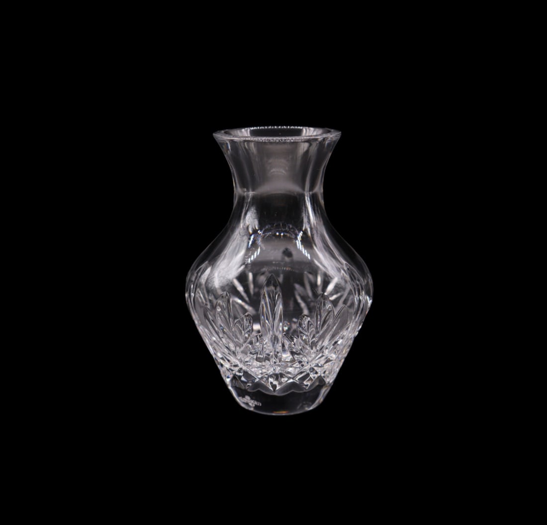 Waterford Crystal “Glenn” 4” Inch Posy Vase: Lovely Waterford Crystal post vase in the Glenn pattern. This piece is in excellent vintage condition with no chips, scratches or cracks. This pattern was released in 2006 and retired in 2017 and woul