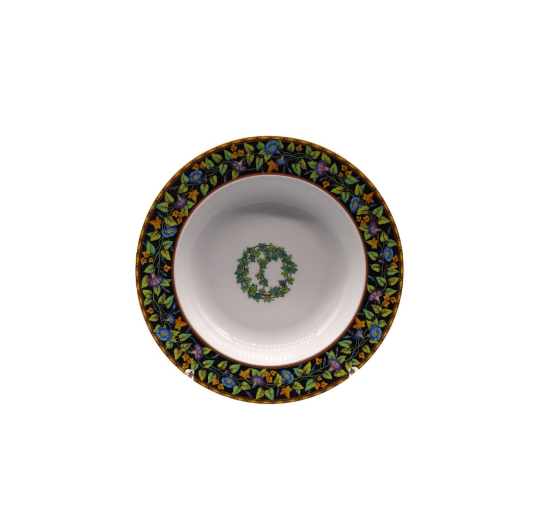 Rosenthal Versace “Ikarus” Gold Ivy Rim Soup Bowl w/ Original Box: Beautiful Rosenthal Versace rim soup bowl in the Ikarus Gold Ivy pattern which was first released in 1998. The piece is in excellent vintage condition with no noticeable damage, no chips, no deep scra