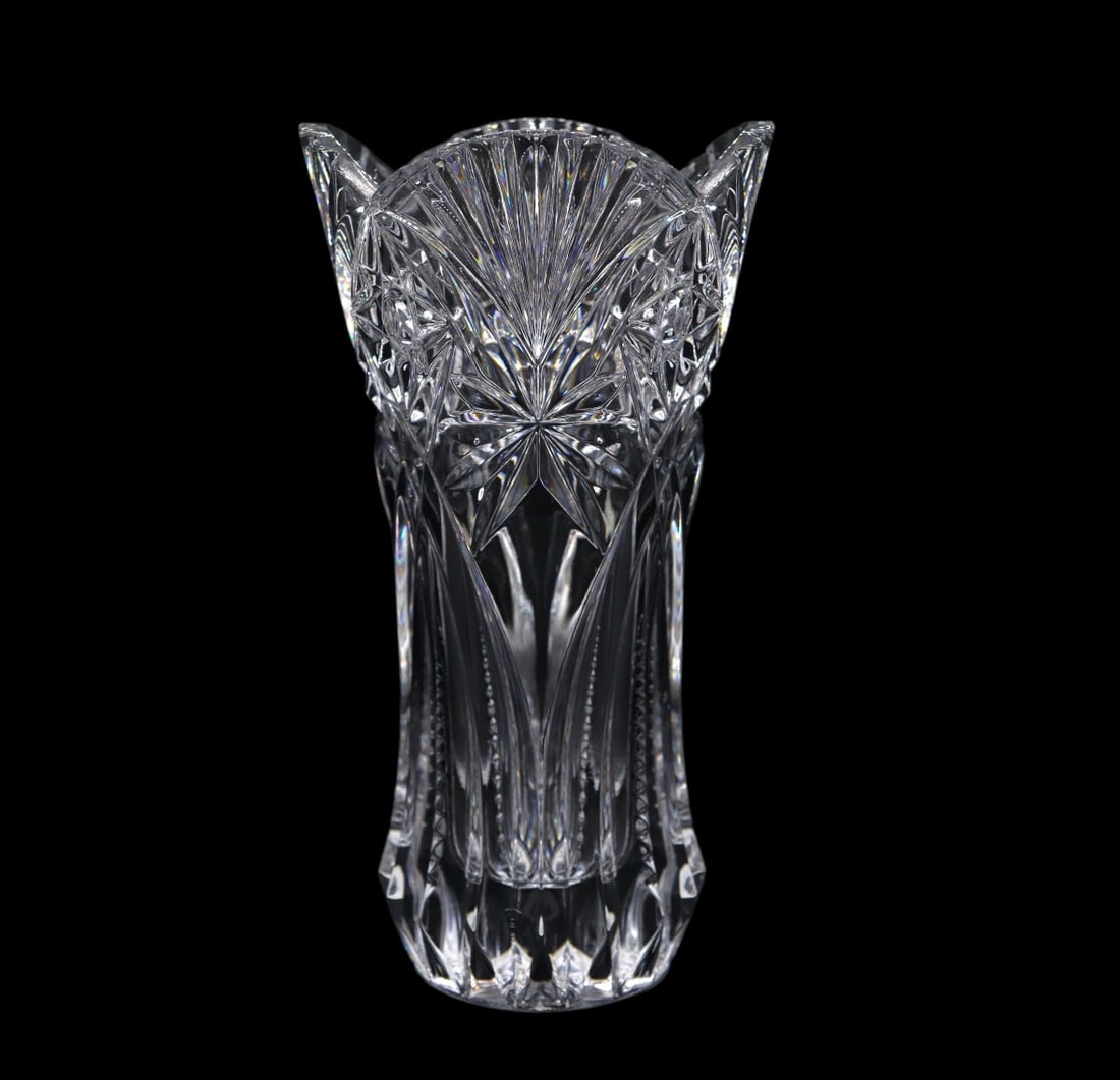 Cristal D’Arques-Durand “Vincennes” 11” Inch Flower Vase: Beautiful Cristal D’Arques-Durand flower vase in the Vincennes pattern which was released in 1998 and discontinued in 2017. It is in excellent vintage condition with no noticeable damage, no deep sc