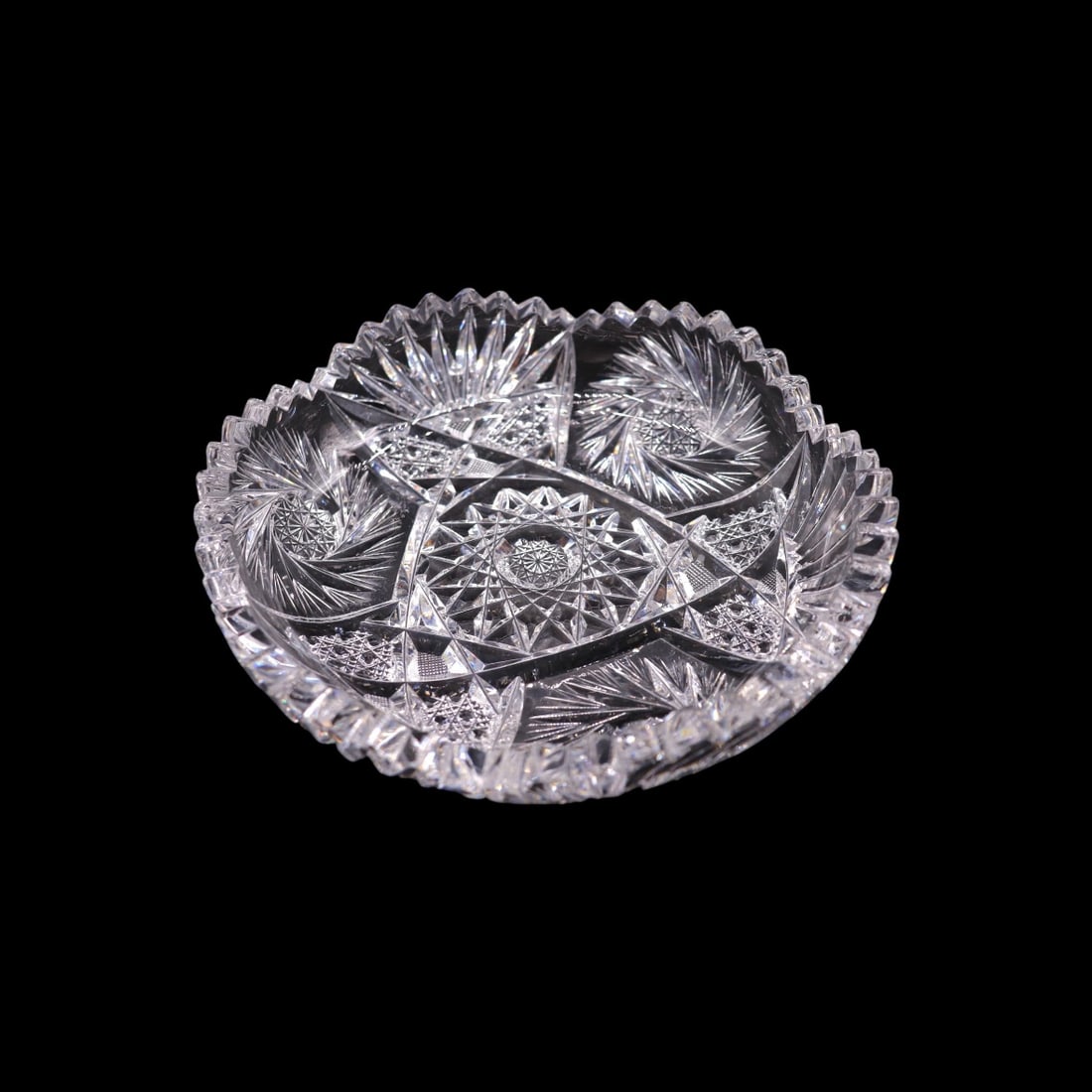 American Brilliant Cut Glass Decorative Low Bowl: American Brilliant Period Hand Cut Crystal Bowl in great vintage condition with some loss to the teeth but no cracks or repairs. The precision and detail is outstanding with intricate designs and patt