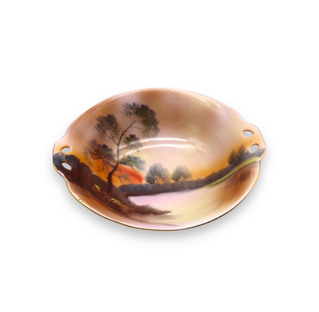 Noritake Morimura Hand Painted Landscape Porcelain Decorative Bowl: Noritake Morimura hand painted scalloped decorative bowl in great vintage condition with no noticeable damage, no deep scratches, no cracks and no repairs. The piece features a serene landscape scene.