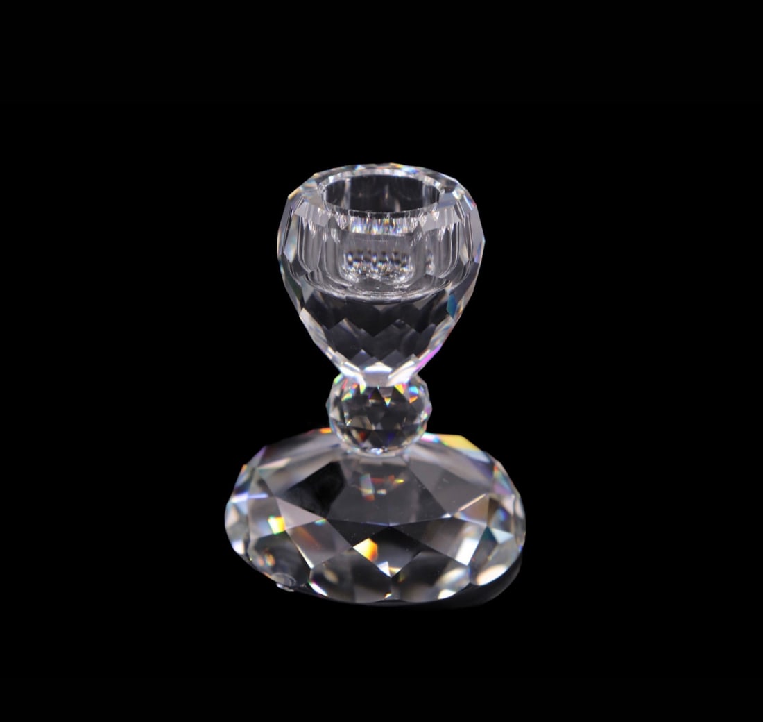 Swarovski Crystal Single Candleholder: Swarovski Crystal single candleholder in excellent vintage condition with no chips, scratches or cracks. It does not come with the original packaging but would regardless be the perfect addition to an