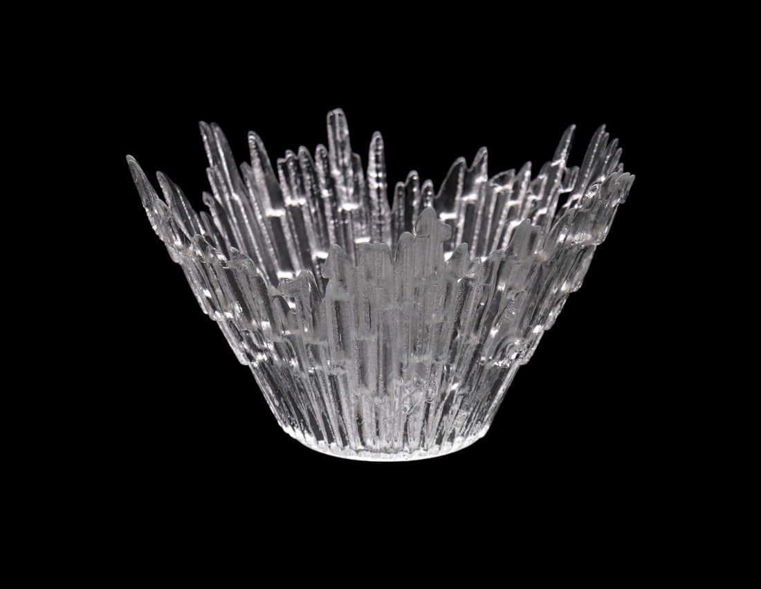 Vintage Bergdala Sweden Northen Lights Textured Large Decorative Bowl: Vintage Bergdala Sweden "Northern Lights" decorative bowl showcasing an intricate textured glass design inspired by icy formations, embodying Scandinavian craftsmanship. Measuring 6 inches tall and 13