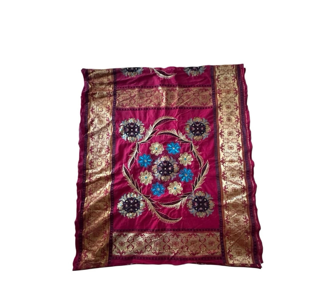 Vintage Harinis Embroidered Silk Saree - 35 x 270 Inches: The Vintage Harinis Embroidered Silk Saree is a traditional women's garment made from 100% silk, featuring intricate embroidery in a vibrant multi-color palette. With a length of 270 inches and a widt