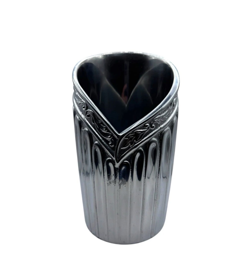 Lenox Butlers Pantry Metal Serveware Wine Bottle Holder Chiller Cooler Aluminum: The Lenox Butlers Pantry Metal Serveware Wine Bottle Holder Chiller Cooler is a stylish and functional addition to any kitchen or dining area. Made of durable aluminum in a sleek silver color, this wi