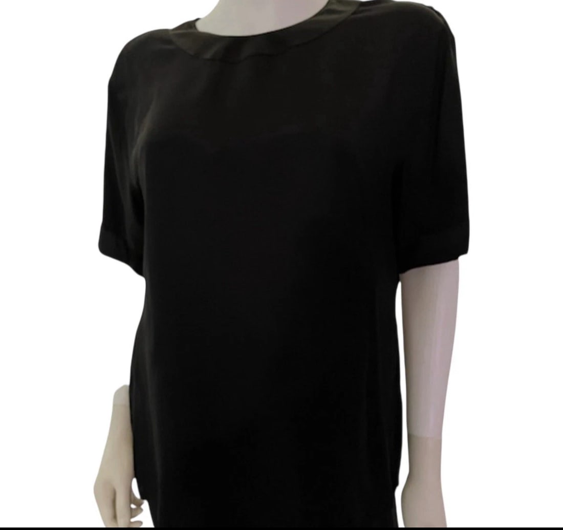 Women’s Escada Black Silk Half Sleeve Blouse - Size 38: Escada black silk half sleeve blouse in excellent vintage condition with no rips, tears, repairs, loss of tags or stains. This cute piece would be a lovely addition to any wardrobe and is a perfect pi