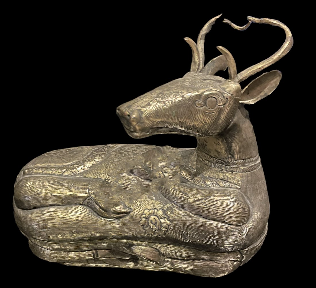 <b>Antique Cambodian Silver Deer Betel Nut Box</b>  (1 of 7)