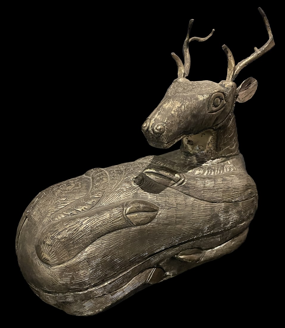 <b>Antique Cambodian Silver Deer Betel Nut Box</b> (1 of 9)