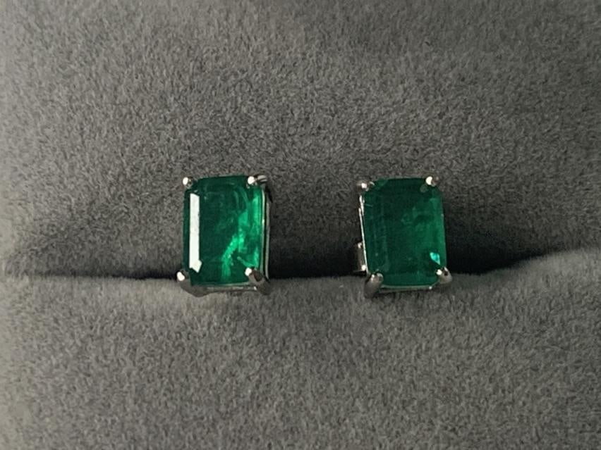 Clear Green Stone, Sterling Silver Earrings: Sterling Silver Square Green Stone Earrings. Material: 925 Sterling Silver Plating: Rhodium Size:7*5mm Weight:1.39g Cubic Zirconia:5A