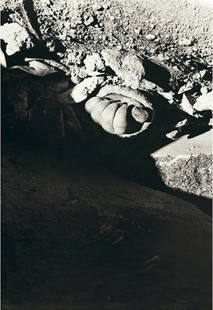 MARIO DE BIASI: 1923TERREMOTO NEL BELICE, 1968Stampa alla gelatina ai sali d'argento, cm. 40x28 su carta cm. 40x31.Titolo, data e annotazione "Foto Mario De Biasi/via Vittoria Colonna 49/tel. …" a penna sul retro.B