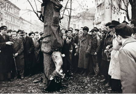 MARIO DE BIASI: 1923BUDAPEST, 1956Stampa alla gelatina ai sali d'argento, cm. 28,5x40,5. Firma a matita e titolo e data a penna sul retro.Bibliografia:A. Colombo, Mario De Biasi: fotografia, professione e passione, M