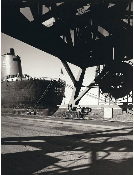 GABRIELE BASILICO: 1944DUNKERQUE, 1985Stampa alla gelatina ai sali d'argento, cm. 28x21,5 su carta cm. 30,5x24. Timbro a secco dell'artista in basso a destra. Titolo e data a matita sul retro.