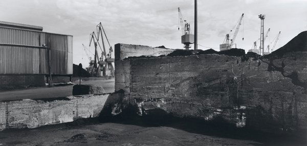 GABRIELE BASILICO: 1944 BILBAO, 1993 Stampa alla gelatina ai sali d'argento, stampata nel 1994 da Mario di Stefanis, cm 27,2x56 su carta cm 50x61. Timbro a secco dell'artista; firma, titolo, data, numero esemplare "2/15