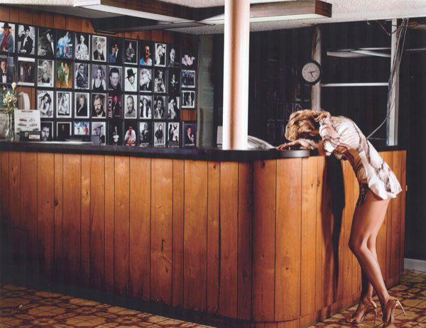 DAVID DREBIN: 1970 - MOVIE STAR, 2004, Stampa digitale a colori, cm 121,9x152,4. Firma, titolo, data e numero esemplare "5/7" su etichetta sul retro. Bibliografia: David Drebin: Love&Other Stories, ed. Daab Books,