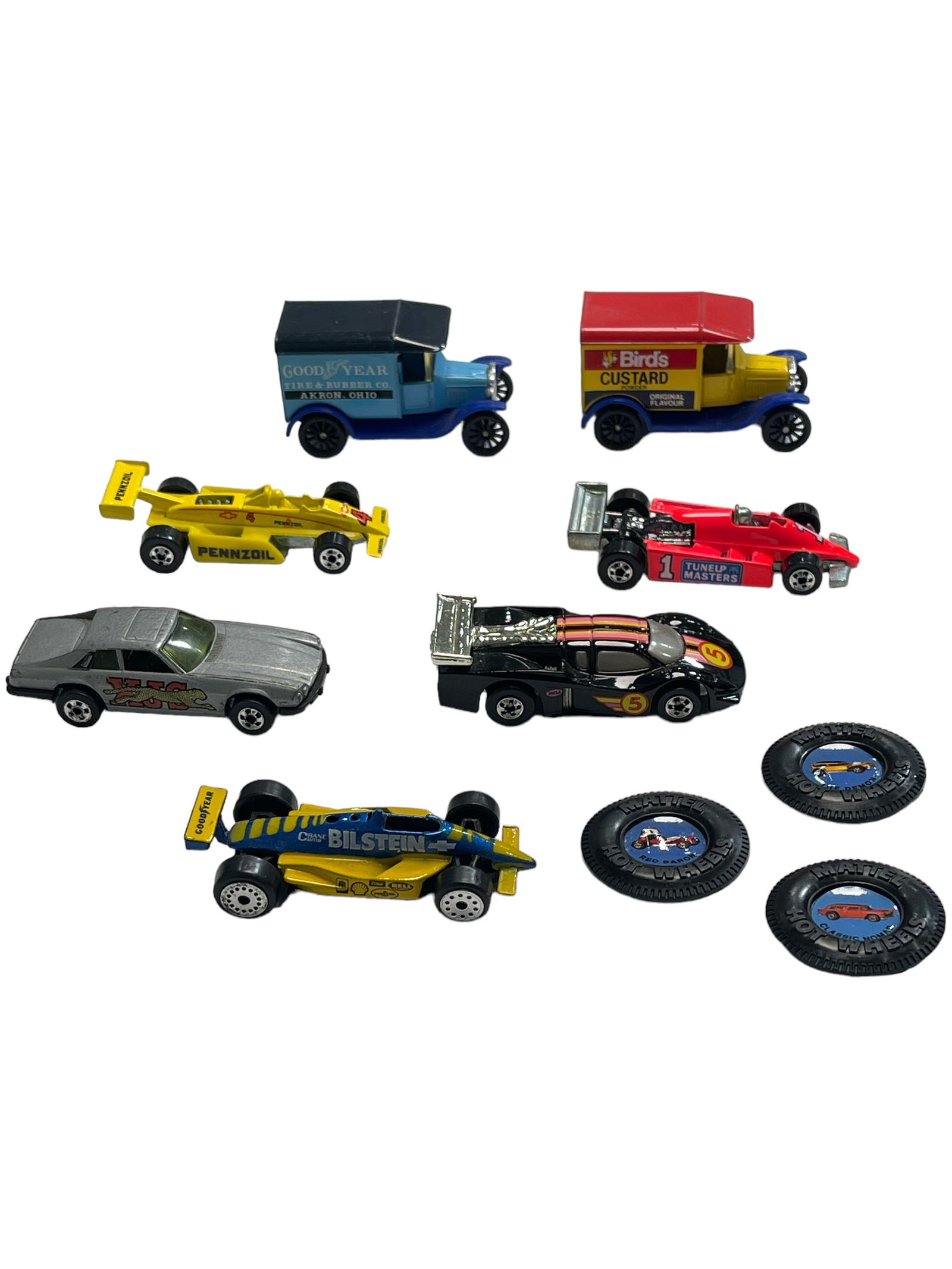 Lot of 7 | Vintage Hot Wheels Collection with three collector’s button (1 of 4)