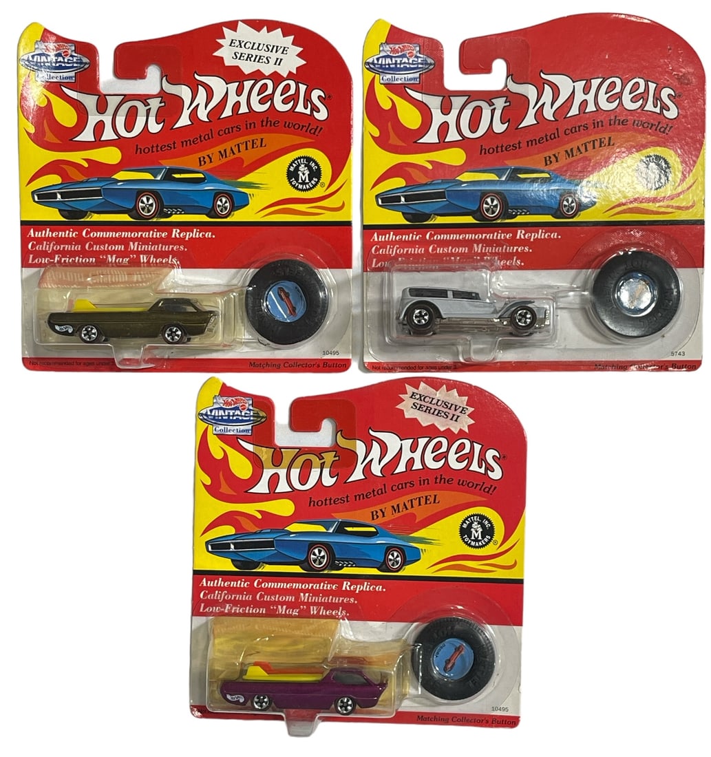 Lot of 3 | SEALED Vintage Redline Hot Wheels Collection with collector’s buttons (1 of 5)