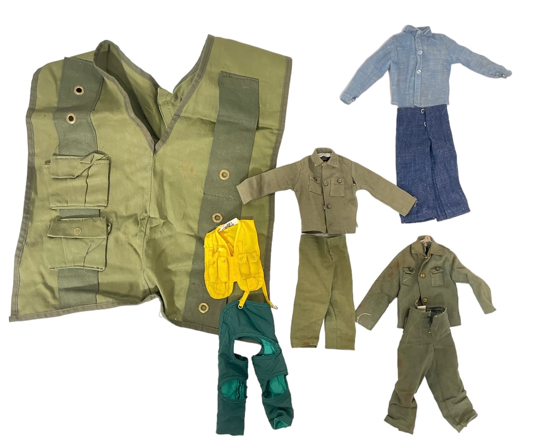 Vintage GI Joe Action Figure Accessories (1 of 2)