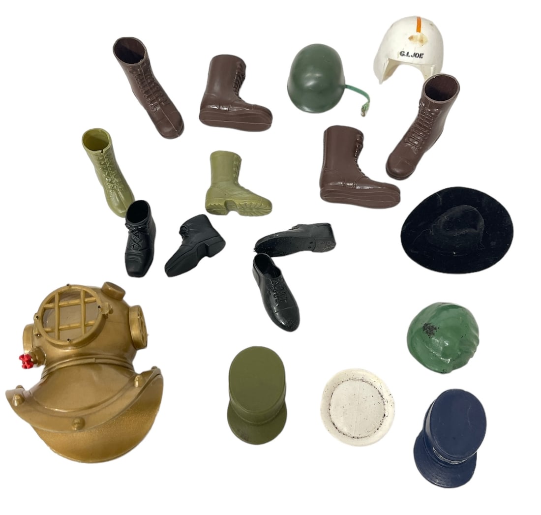 Vintage GI Joe Action Figure Accessories (1 of 2)